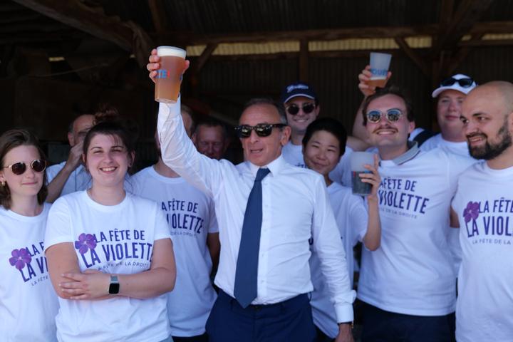 Moment de convivialité à la Fête de la Violette