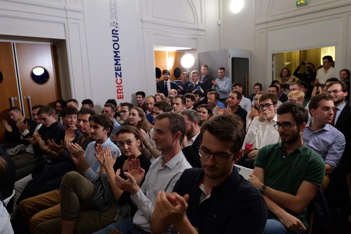 Salle comble pour une conférence
