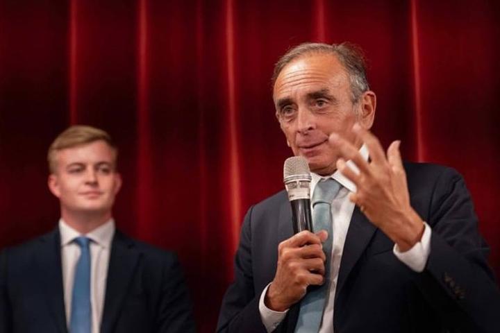 Prise de parole lors d’une soirée