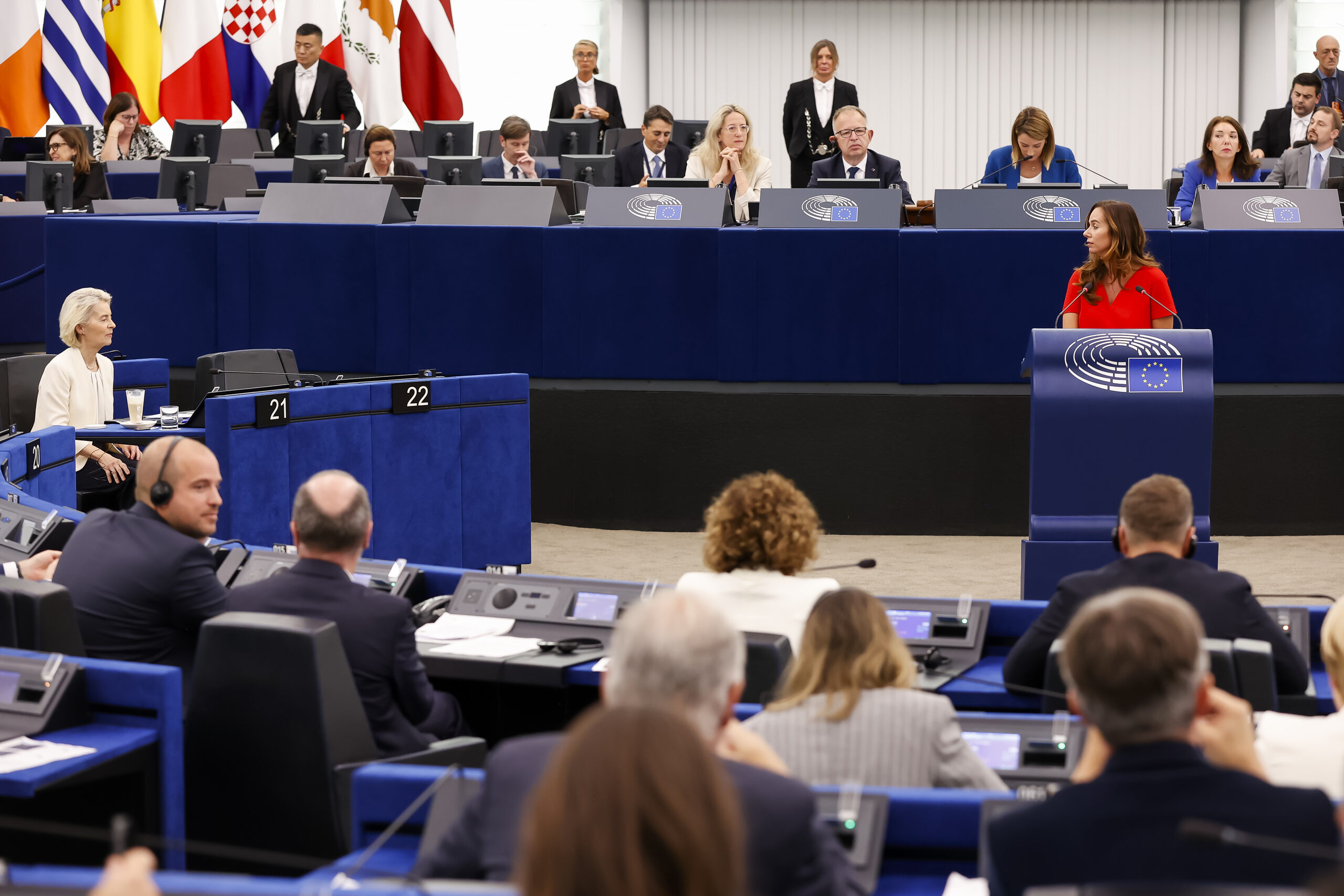 Sarah Knafo à la tribune du Parlement européen, en séance plénière